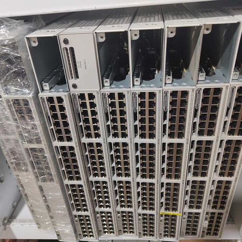 C9300-48T-A原装二手到几台，机房下架测试完好，单电--议价商品