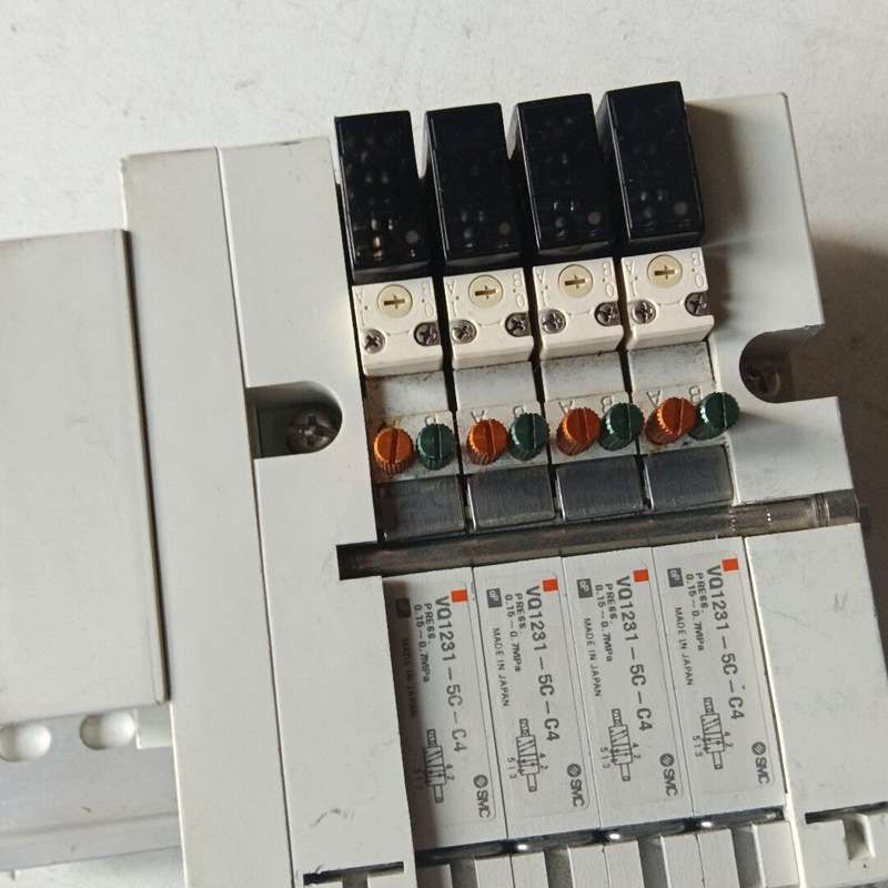 日本SMC电磁阀组VQ1231-5C-C4--议价商品