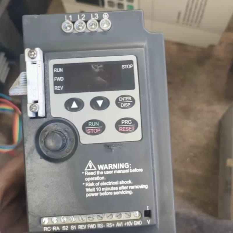 宇控YK100-5.5KW变频器一台,外观参数和众辰一样,成--议价商品