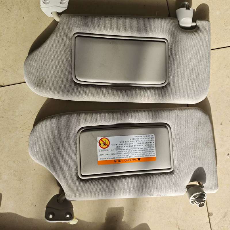 尼桑新天籁L33遮阳板一对，原装拆车件，带化妆镜，成--议价商品