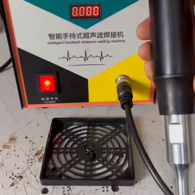 谁要，600一套拿走，包邮，买回来一次没用，焊接汽车门板，拍--