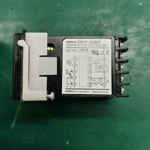温控器E5CZ-Q2MT，原装拆机，实物拍摄，成色还可--议价商品