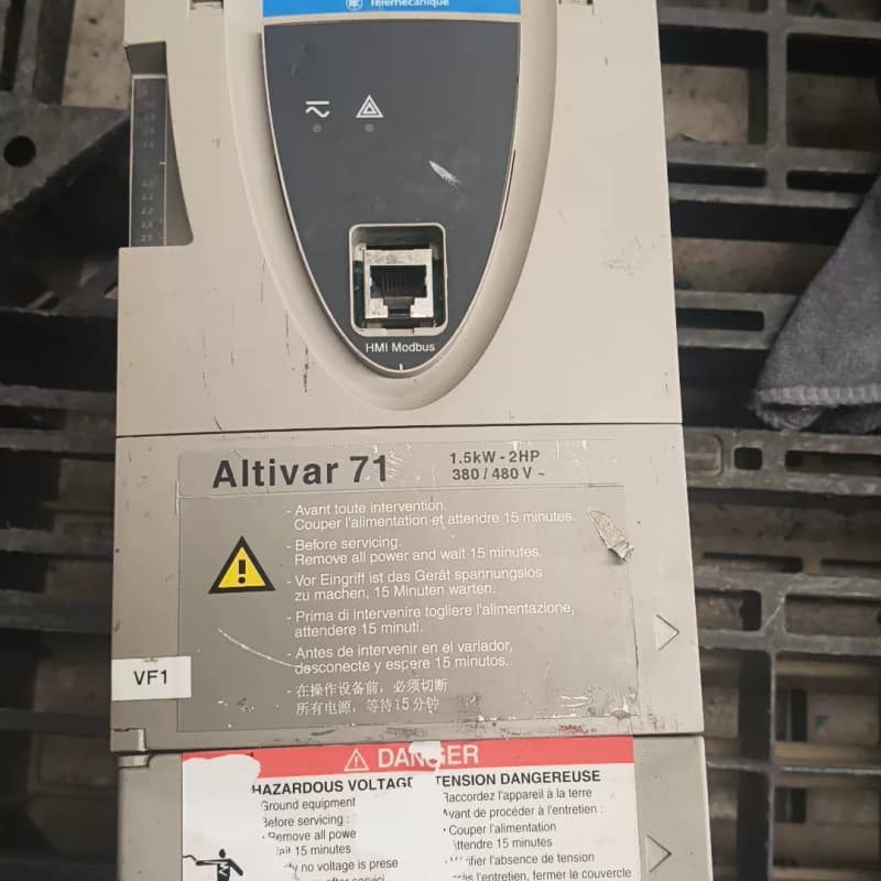 施耐德ATV71-1.5KW变频器一台,成色自定义,面板没按--议价商品