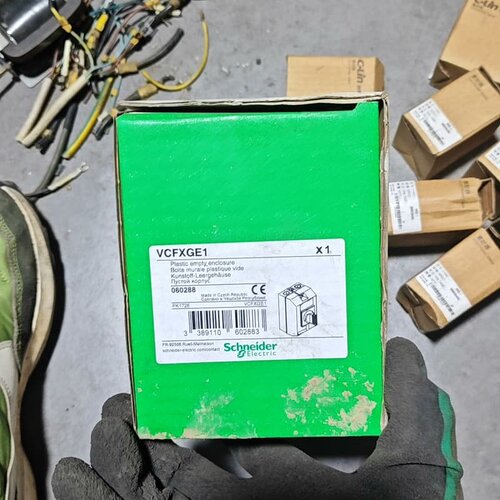 VCFXGE1施耐德全新原装正品，质保一年--议价商品