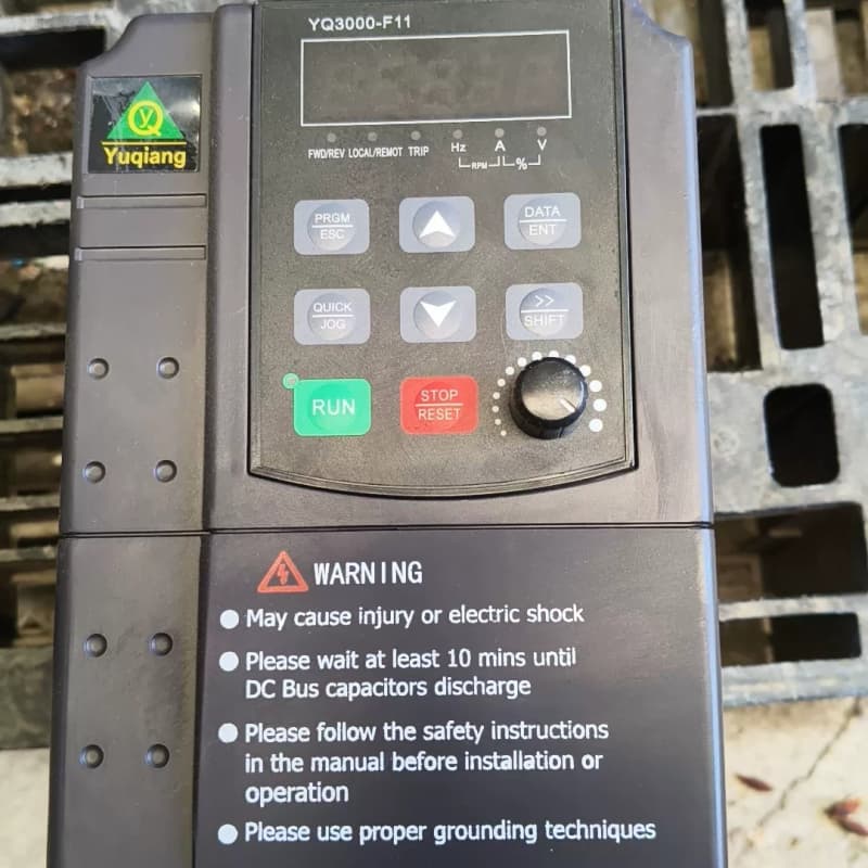 誉强F11-220V1. 5KW变频器一台,成色自定义,功能--议价商品