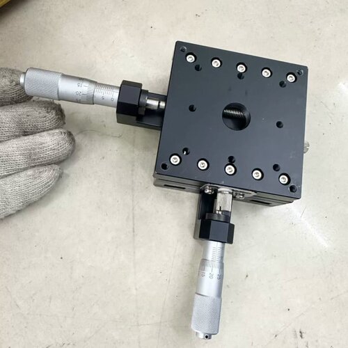 精密十字 XY微调平台 台面80mm 行程15mm 成色--议价商品