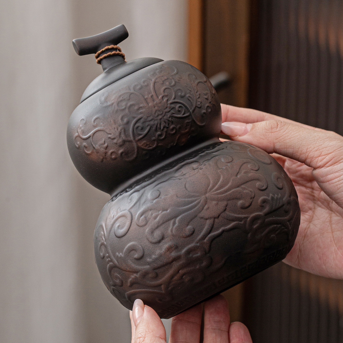 高端紫陶葫芦茶叶罐大号家用2026陶瓷储物罐子通用浮雕茶罐高级感