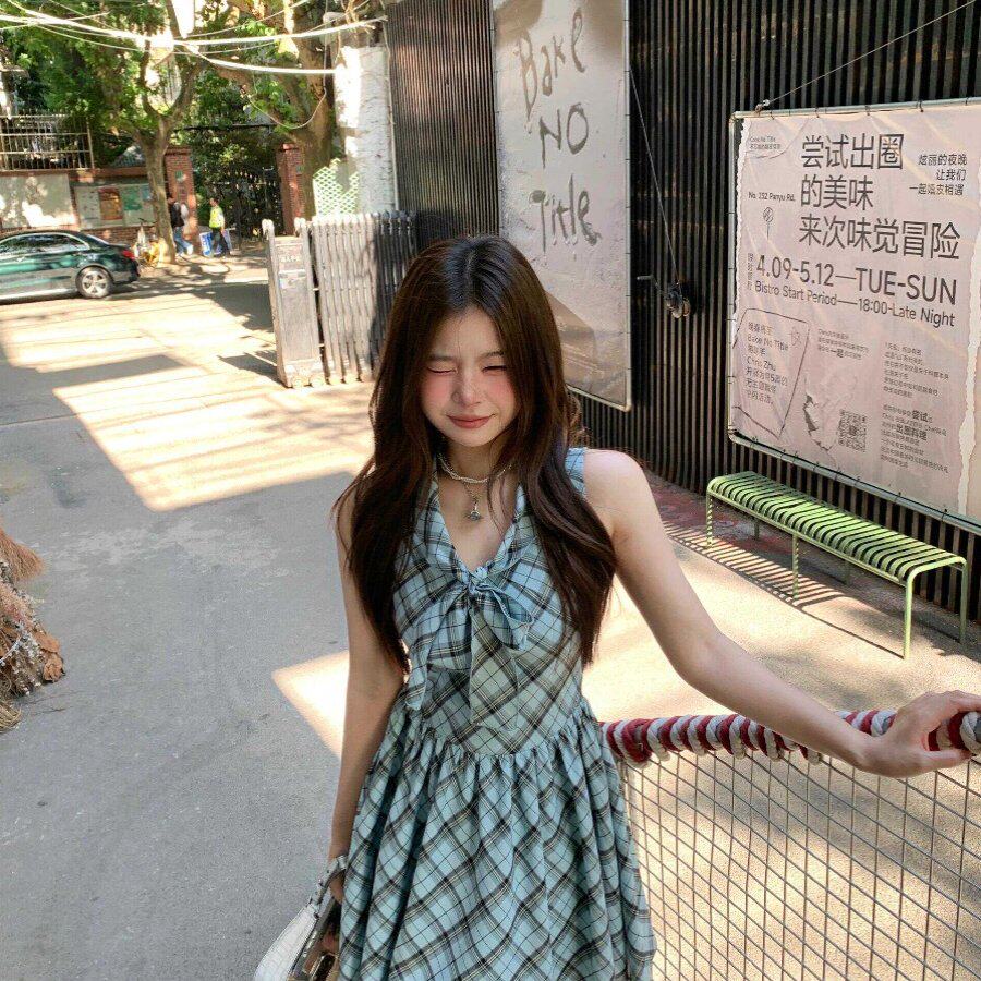 设计感蝴蝶结v领格子连衣裙女夏连衣裙