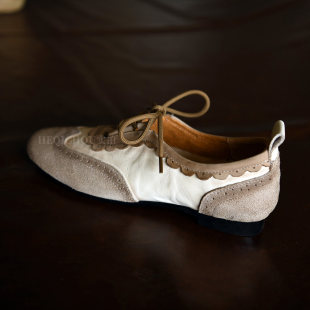 休闲浅口单鞋 何其丑复古方头小皮鞋 新款 春季 平底雕花系带乐福女鞋