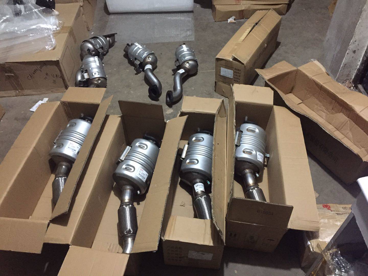 江西五十铃 D-MAX的三元催化 排气管 前三元 催化器 消声器 原厂