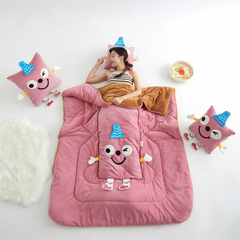 打开是被子，合起是抱枕