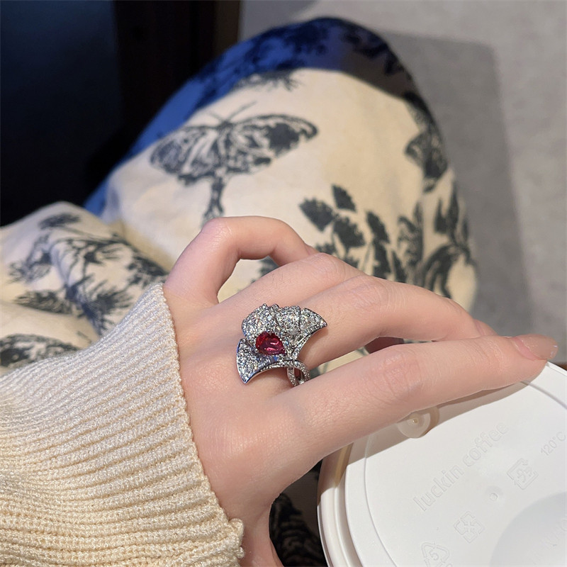欧美复古轻奢小众设计锆石鸽血红宝石枫叶银杏叶个性别致开口戒指