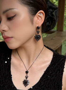 韩国复古巴洛克黑色锆石小众设计高级感爱心桃心银针长款耳环项链