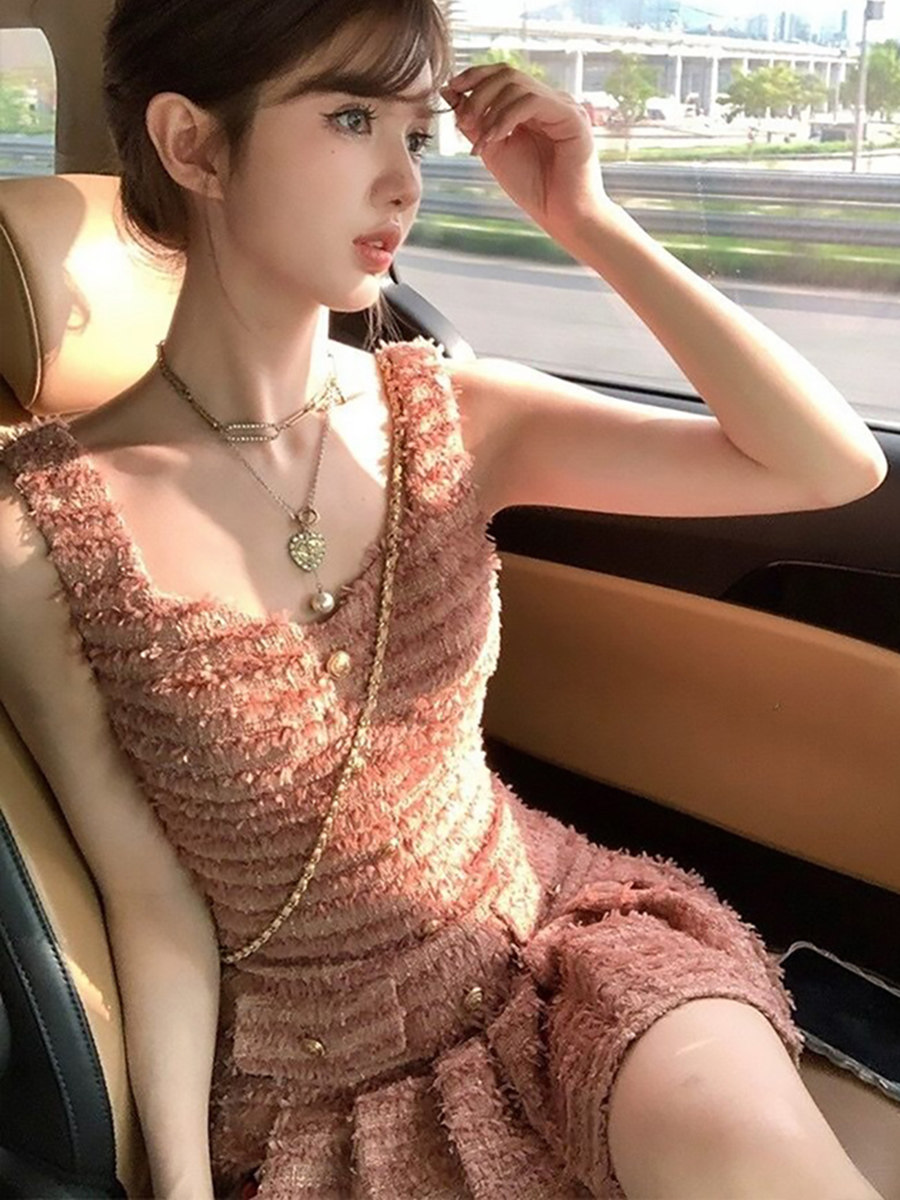 轻奢小香短款连衣裙2026春秋款吊带裙韩系质感高级感编织呢连衣裙图片