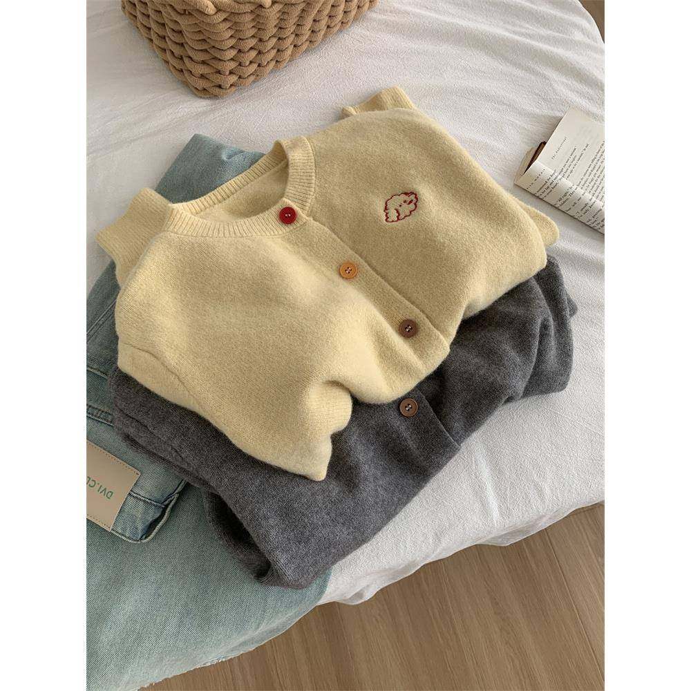 温柔复古减龄小狗刺绣彩扣圆领针织开衫女2025秋季小个子毛衣外套