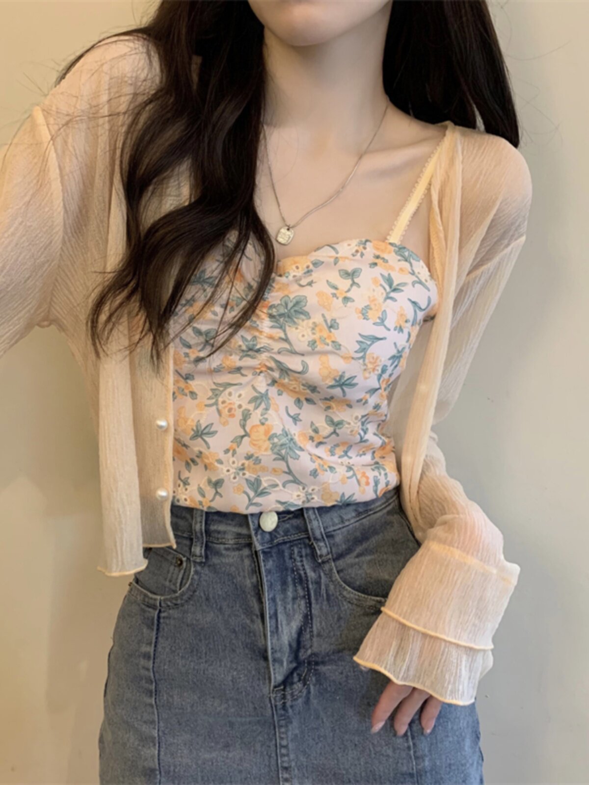 꽃무늬 바닥이 있는 투피스 티 스타일 탑의 여름 새 버전 긴팔 선크림 니트 가디건 트렌디한 프렌치 스타일 튜브탑