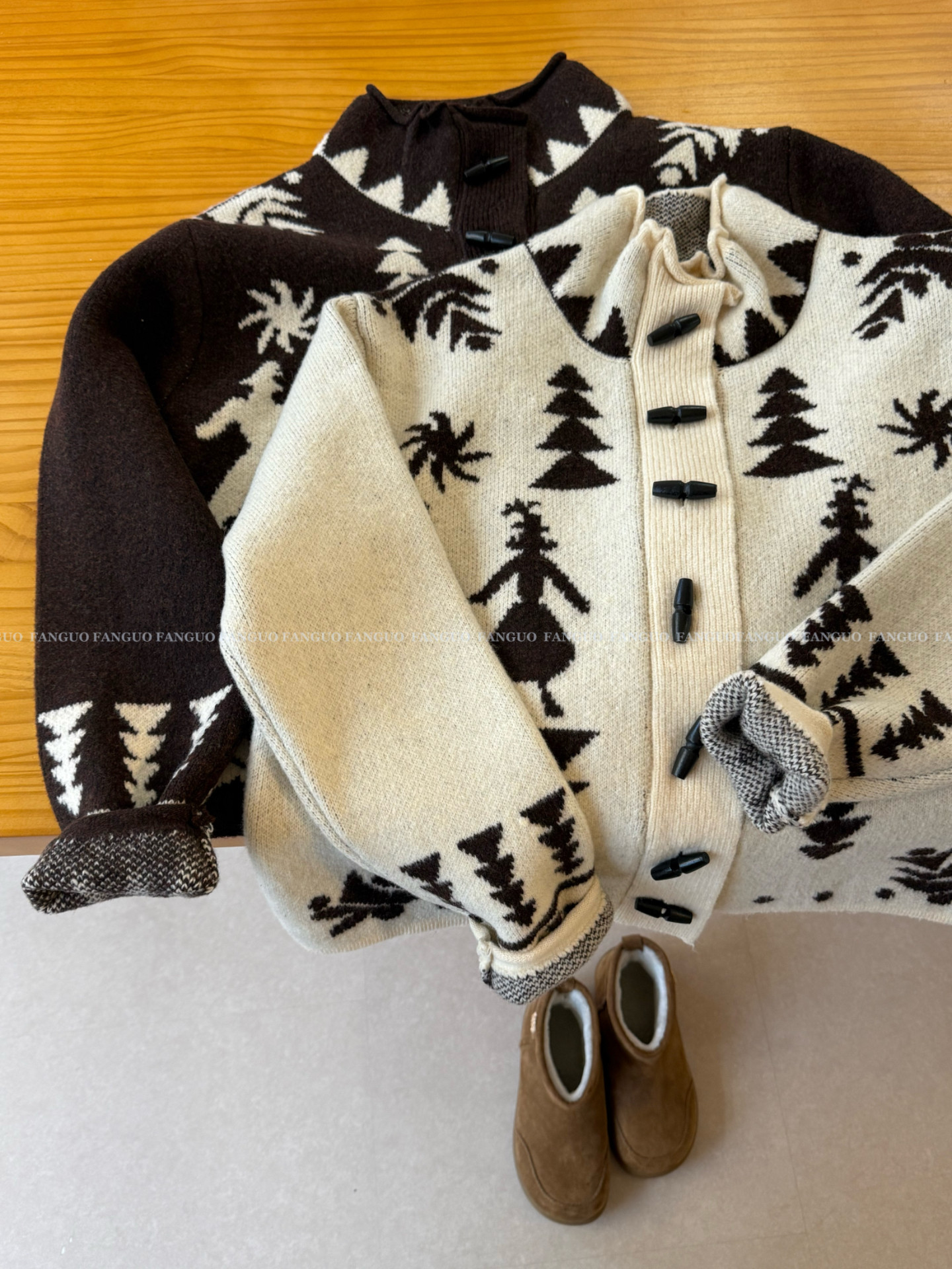 ins博主推荐！羊毛牛角扣北欧复古提花圣诞雪花针织毛衣外套女