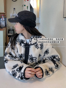 Up and on 博主同款！双面穿保暖复古小花朵羊羔绒棉服外套女