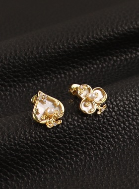 法式甜美风新款梦游仙境天然贝母镶嵌白桃梅花贝壳不对称时尚耳饰