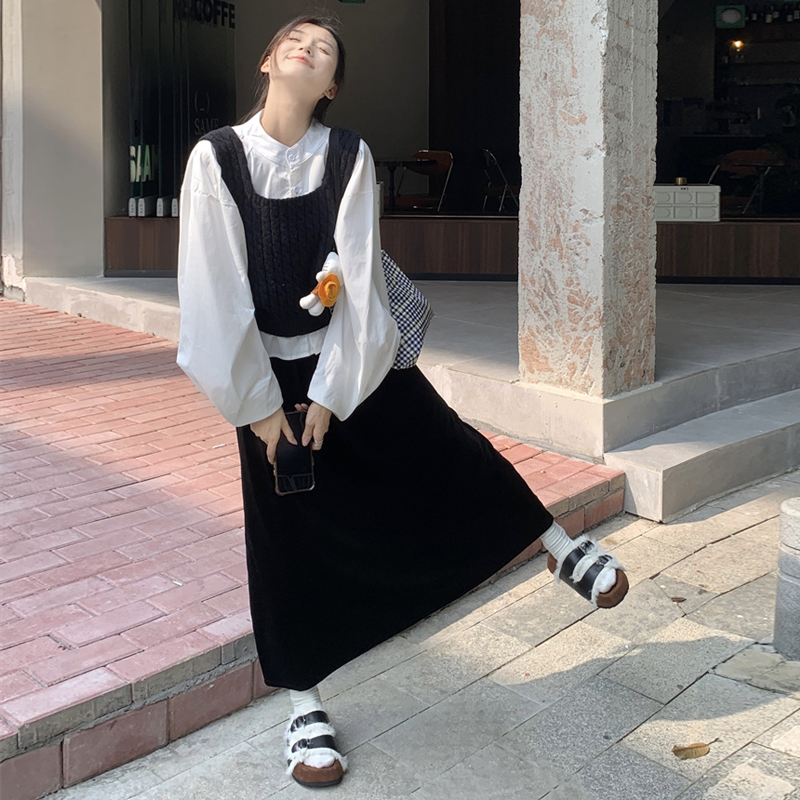 温柔系衬衫+方领马甲+丝绒半身裙