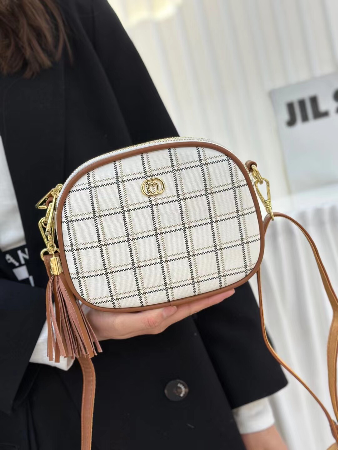 2023年雅蒂尔新款女士单肩斜挎两用三层拉链小包新品pc料潮流时尚