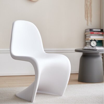 北欧简约潘东椅家用塑料餐椅设计师个性拍照椅子网红创意化妆椅