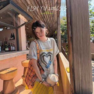 正品现货FISHYU早春新款美式爱心车辙印花宽松休闲圆领短袖t恤女