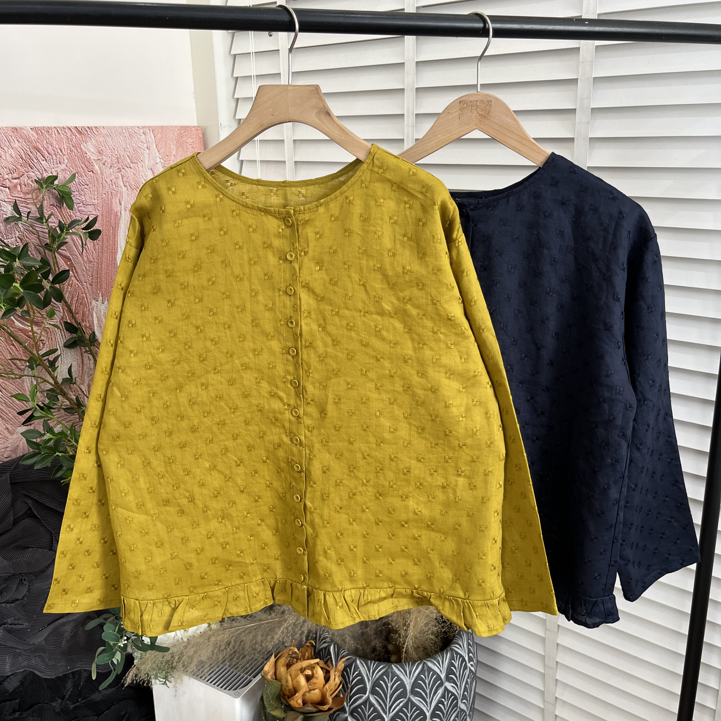 简约时尚「肌理感提花麻料」圆领长袖衬衫女E6650