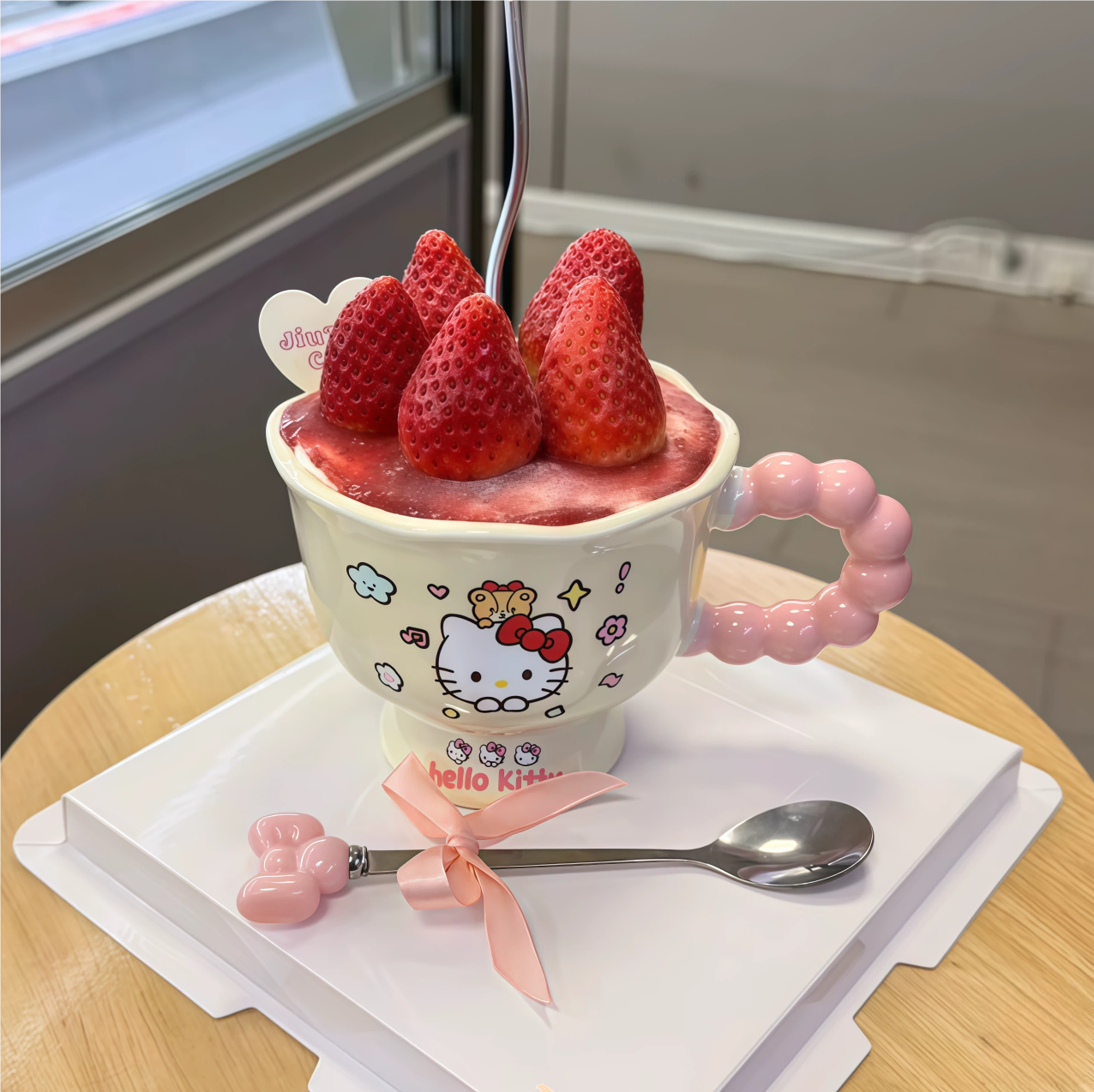 2026圣诞节同款粉色KT猫草莓蛋糕装饰杯可爱hellokitty高脚马克杯
