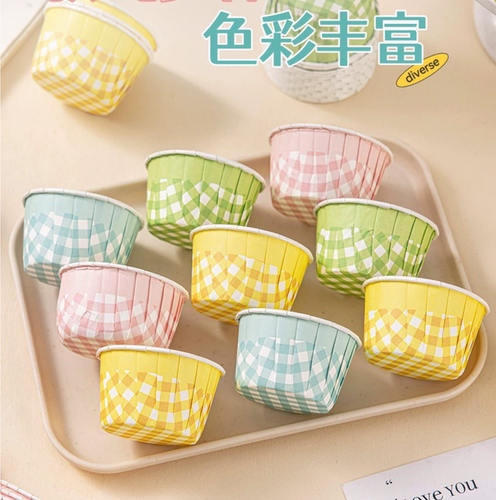 六一儿童节复古格子卷边纸杯蛋糕