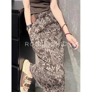 ROUJE CHIC法式高级感茶色印花a字包臀半身裙女夏小众垂坠感长裙