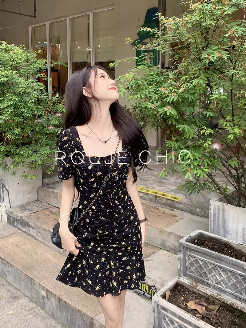ROUJE CHIC法式甜辣方领雪纺碎花连衣裙女夏胖mm遮肚显瘦鱼尾短裙