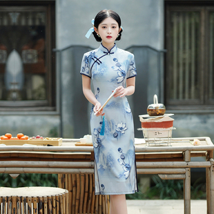 旗袍中长款2024年新款气质年轻荷花水墨画连衣裙日常可穿胖mm大码