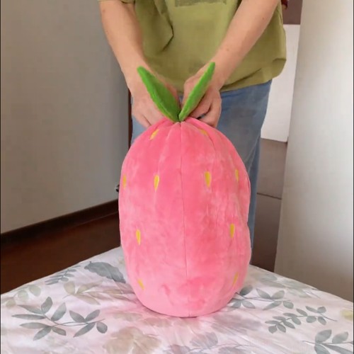 草莓兔异形毛绒抱枕可爱送礼