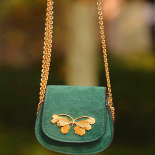 绿色 第437只设计｜小废包｜海伦娜 迷朦春色