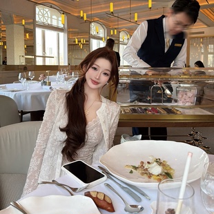 短袖 T恤 百搭开衫 LIN 女新款 气质蕾丝拼接网纱吊带 套装 BOUTIQUE