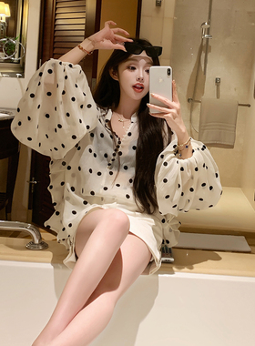 张林超LINBOUTIQUE Zimmer秀场波点荷叶边套头衫波点连衣裙送发圈