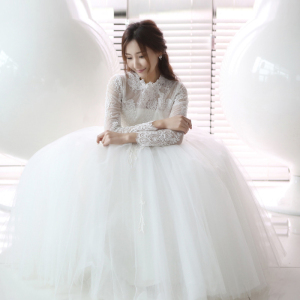 Perspective long sleeves lace Princess Bride and wedding dress