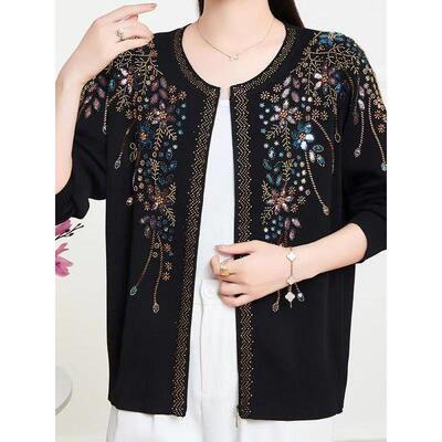 2025新款重工刺绣镶钻带花纹针织衫开衫女短款洋气妈妈装