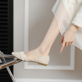 米白色珍珠带日常可穿瓢鞋 软底平底婚鞋 女新款 小香风尖头浅口单鞋