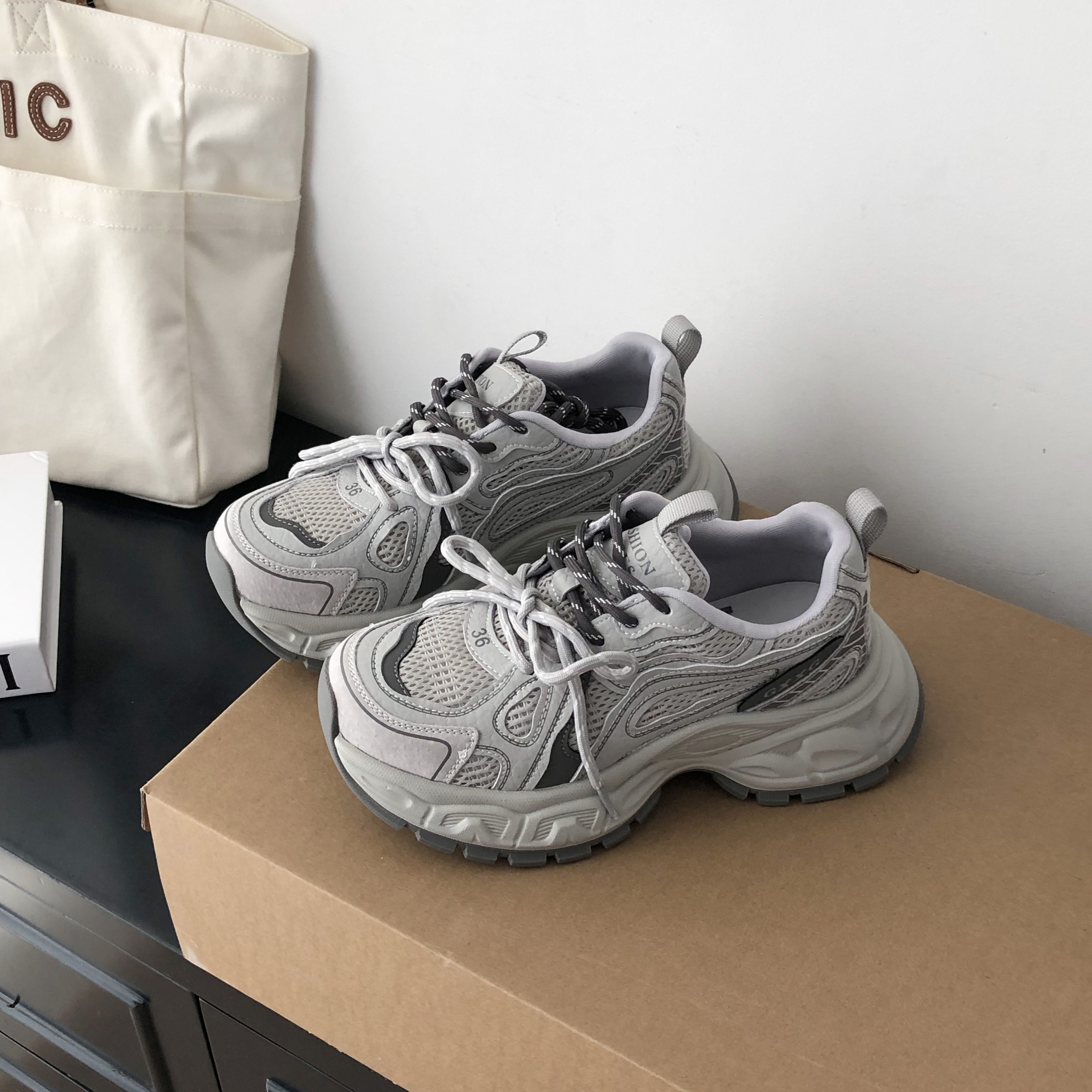 复古灰色真皮老爹鞋女2026新款春季显脚小厚底透气百搭休闲运动鞋,女鞋,老爹鞋,淘宝优惠券,粉丝福利购,淘宝优惠卷