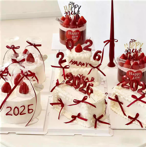 2026跨年蛋糕装饰透明红酒杯高脚杯红色丝带钻石红色数字蜡烛摆件