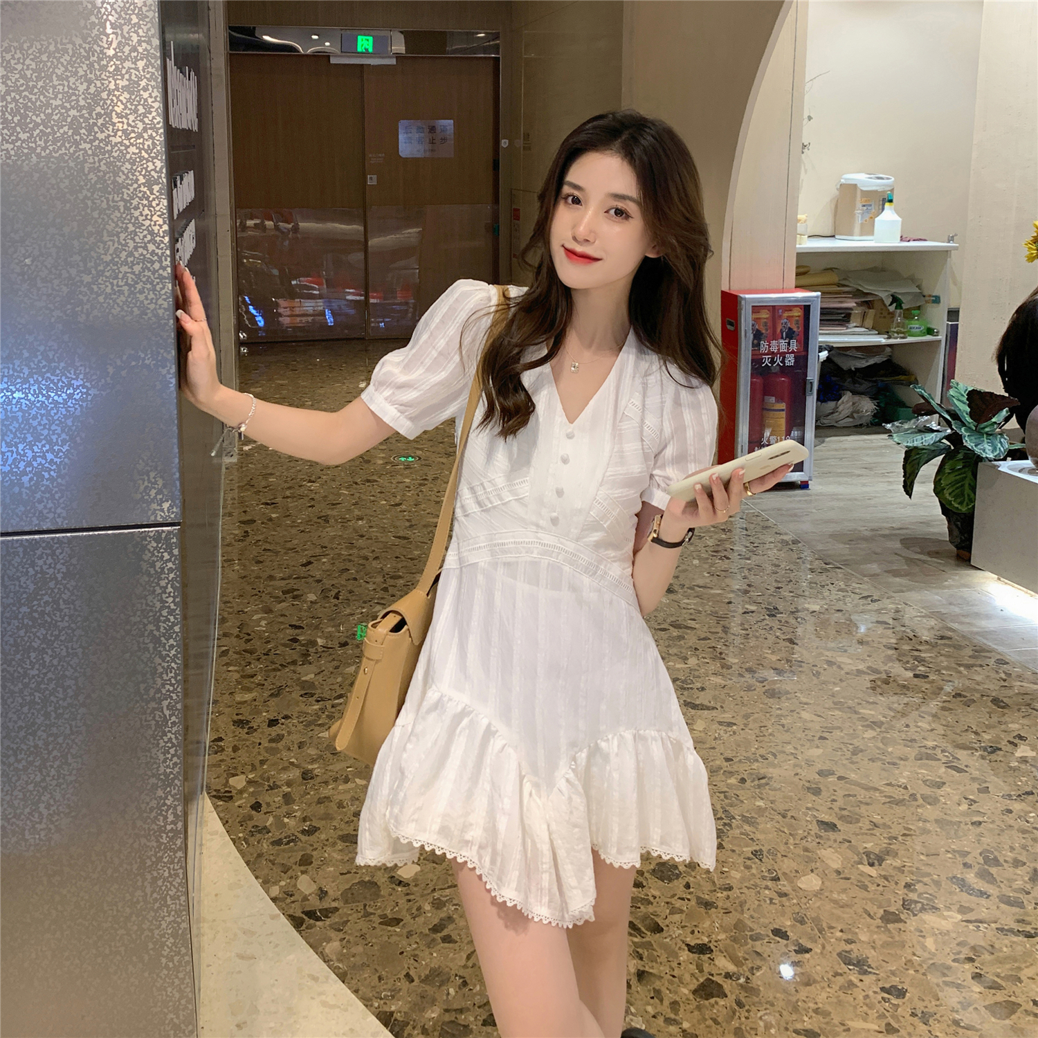 Real price ~ white bubble sleeve pleated texture temperament waist slim dress Platycodon grandiflorum skirt