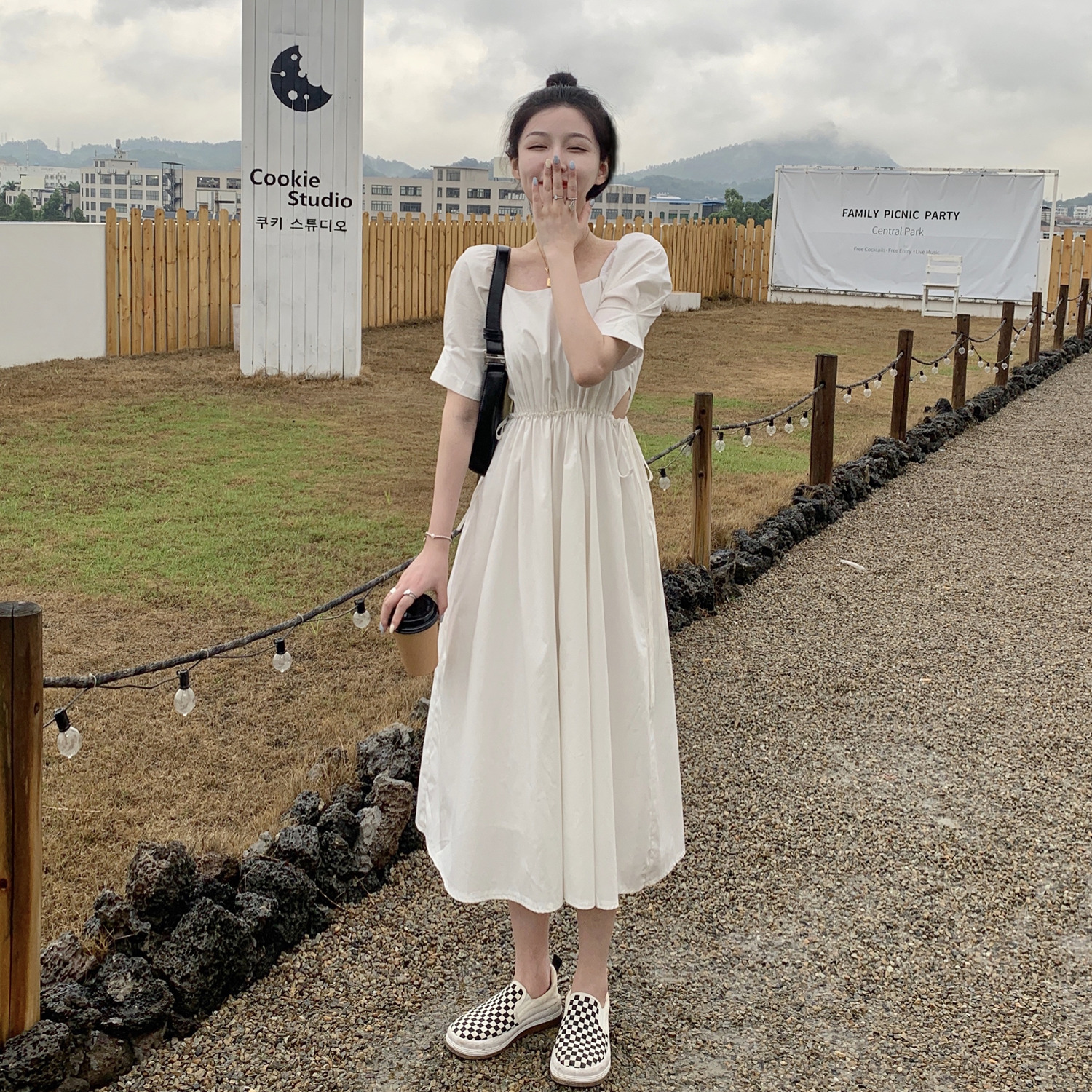 Real price ~ square neck bubble sleeve Hepburn dress design with smart design