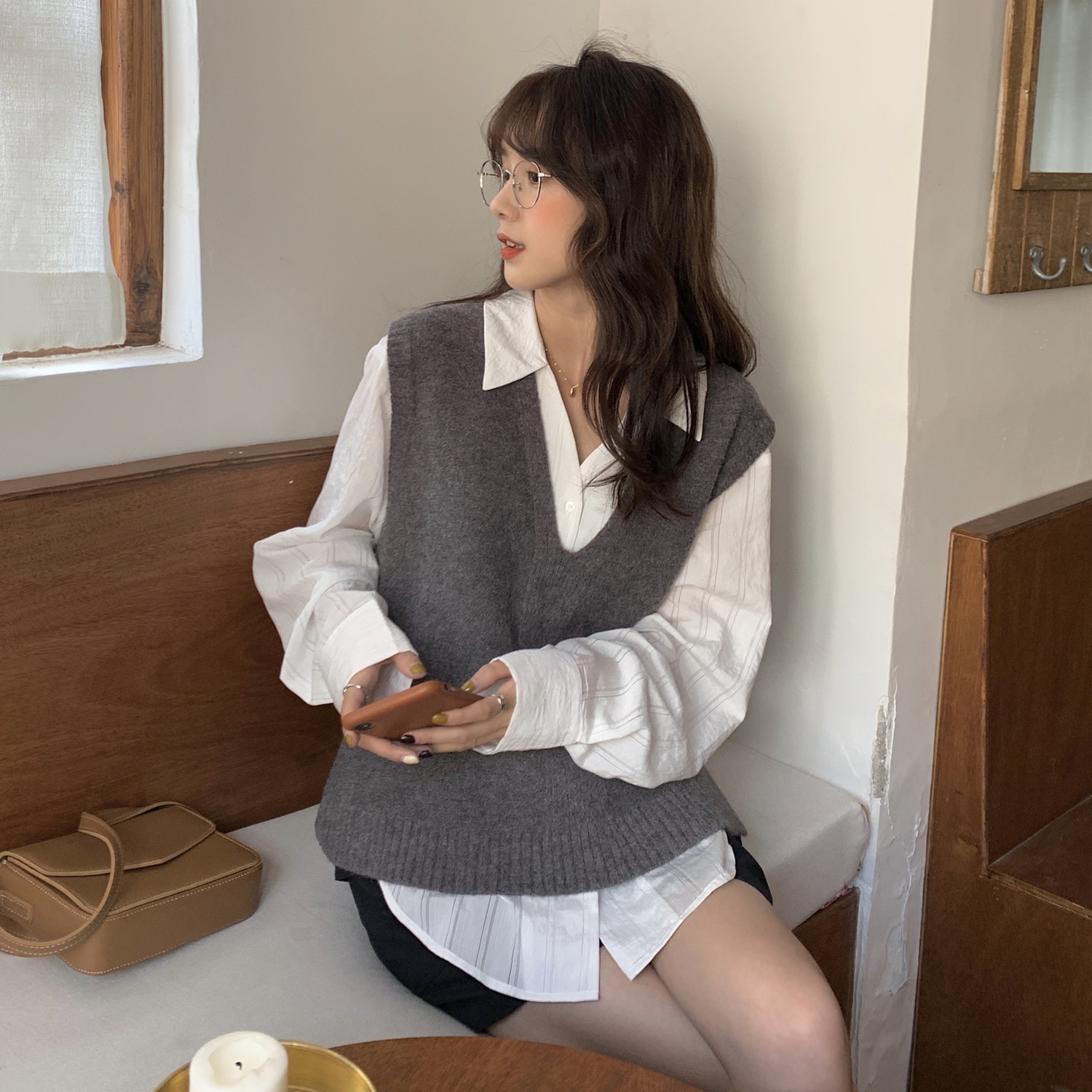 Real price ~ V-neck knitted vest women's design loose side button Sweater Vest