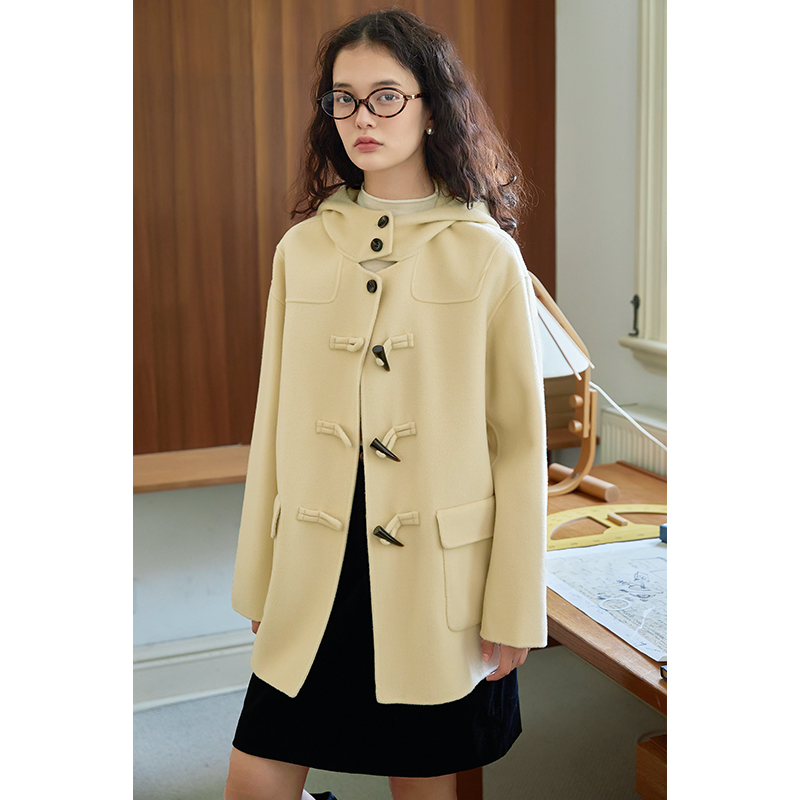 春也白 手工100羊毛牛角扣连帽大衣女冬新款小个子双面呢外套短款