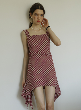 春也白复古红色格纹气质吊带连衣裙女夏款小众设计感甜辣背心短裙