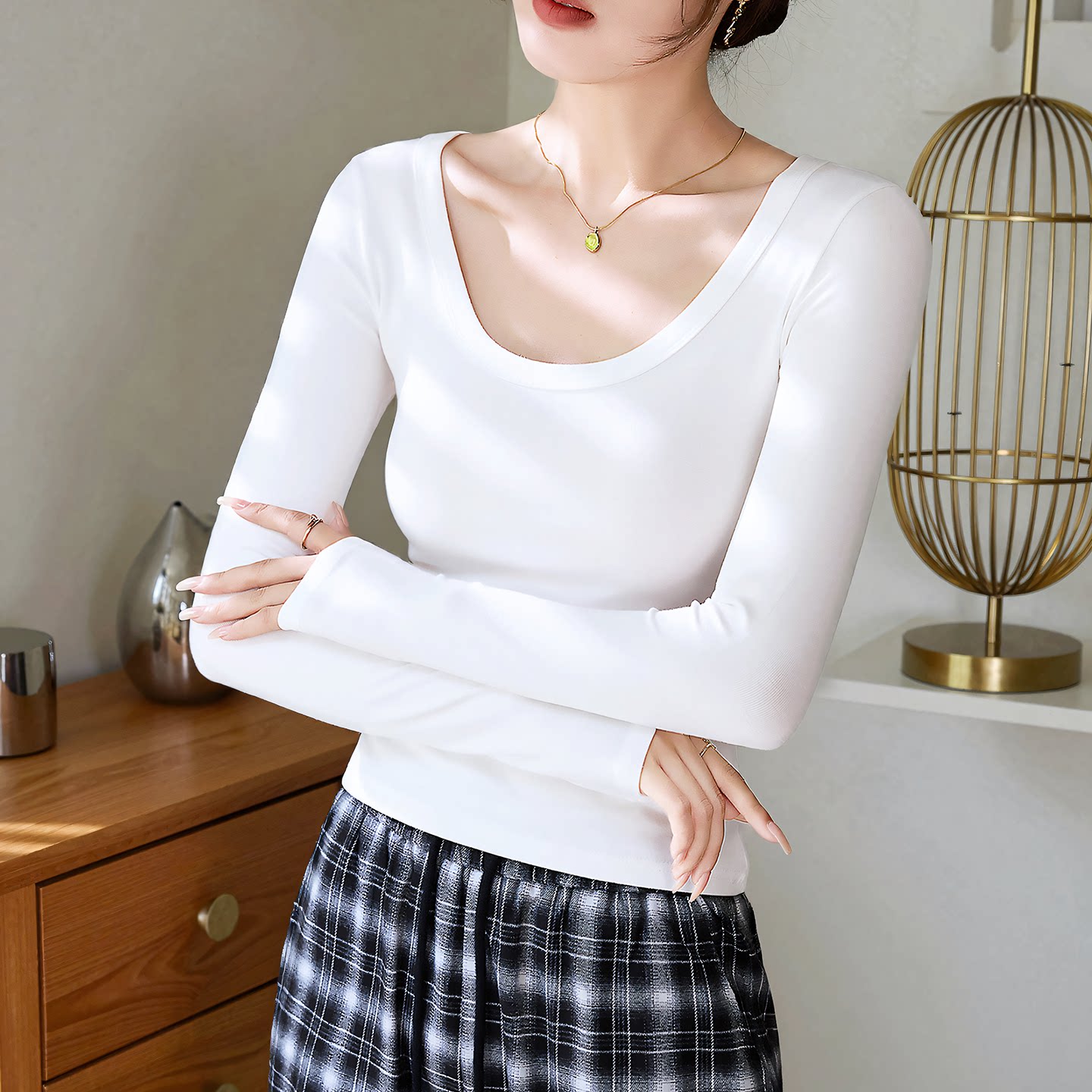 2026早春薄款白色长袖T恤女