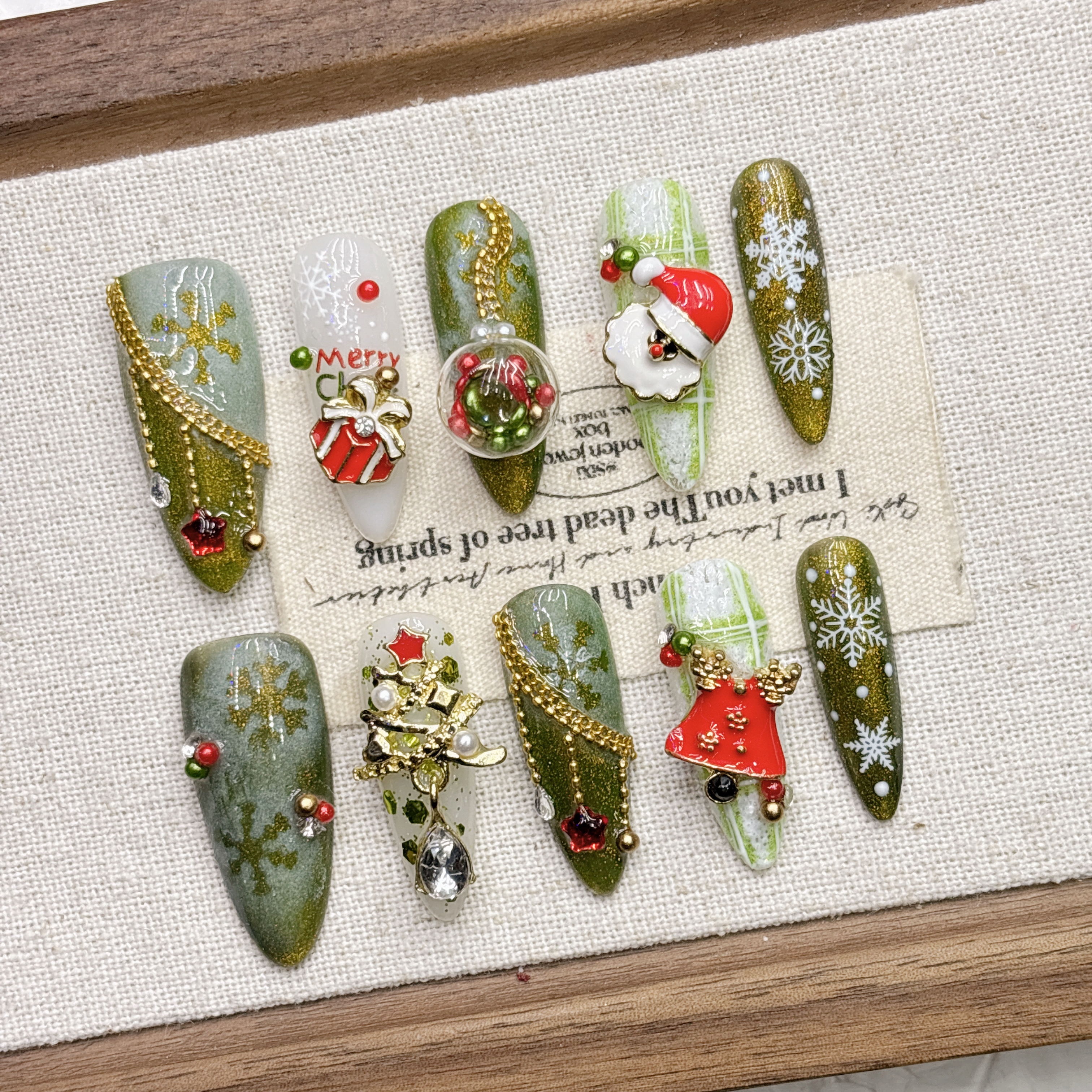 绿色圣诞节款纯手工穿戴甲链条猫眼假指甲美甲高端精品2025新年款