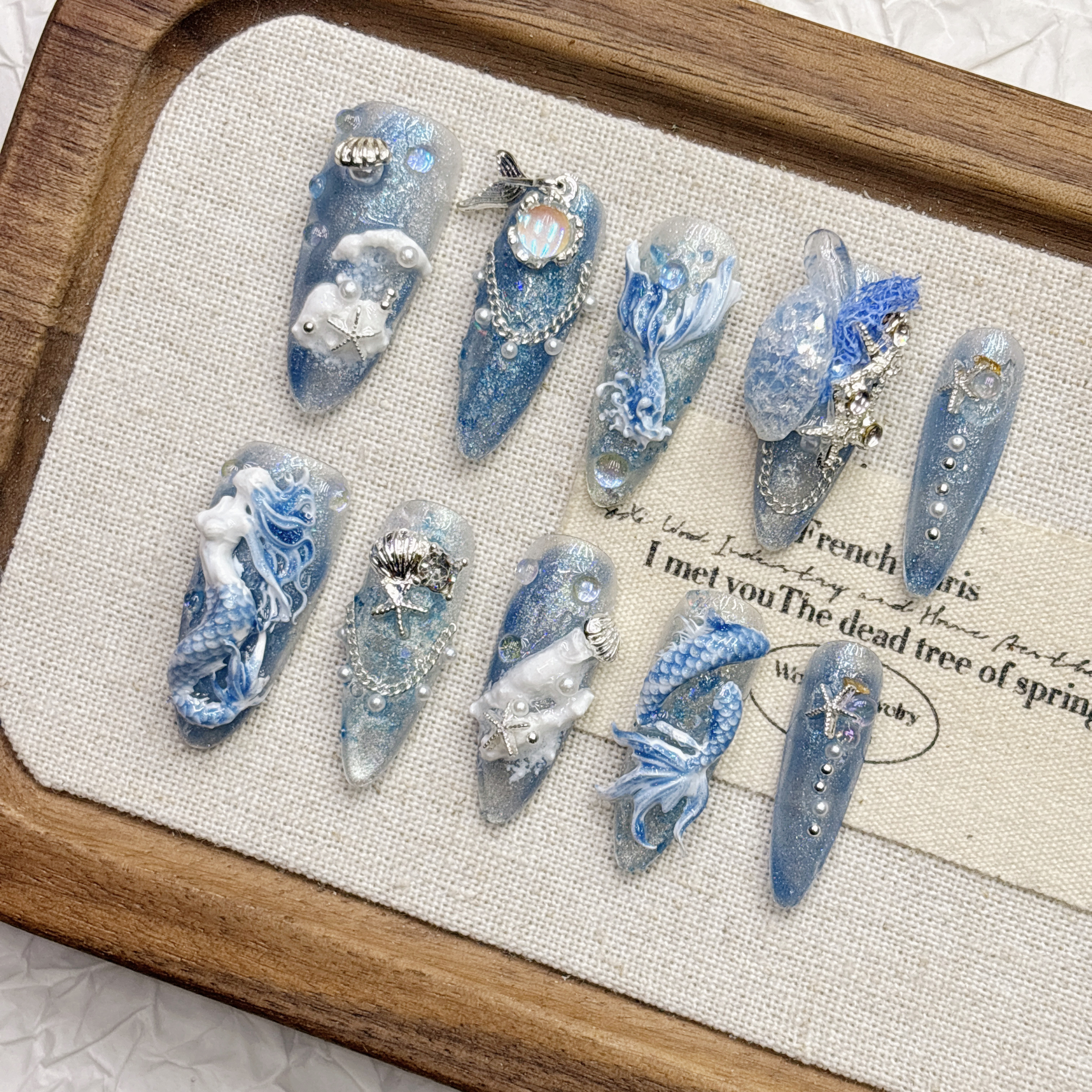 纯手工穿戴甲蓝色海洋风美人鱼尾浮雕猫眼美甲高端2025新年中长款,彩妆/香水/美妆工具,穿戴甲/甲片,淘宝优惠券,粉丝福利购,淘宝优惠卷